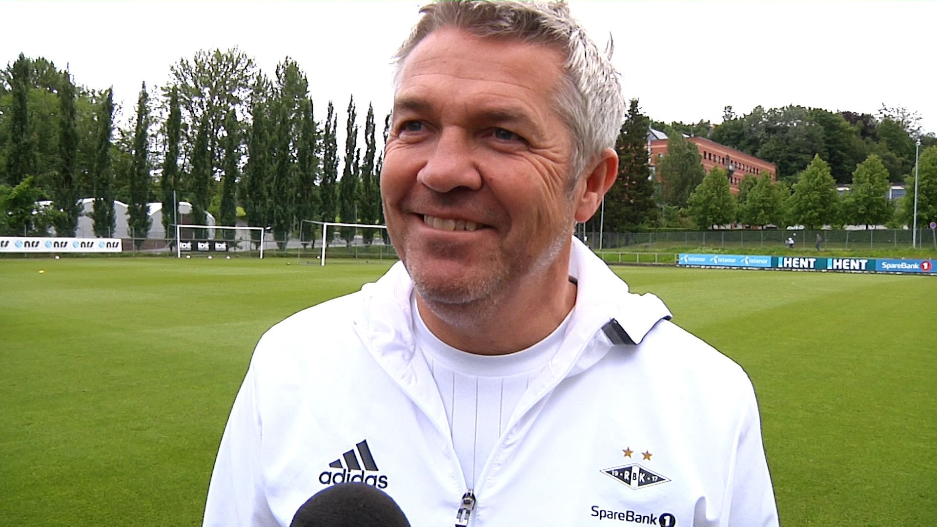 - Du får vente og se